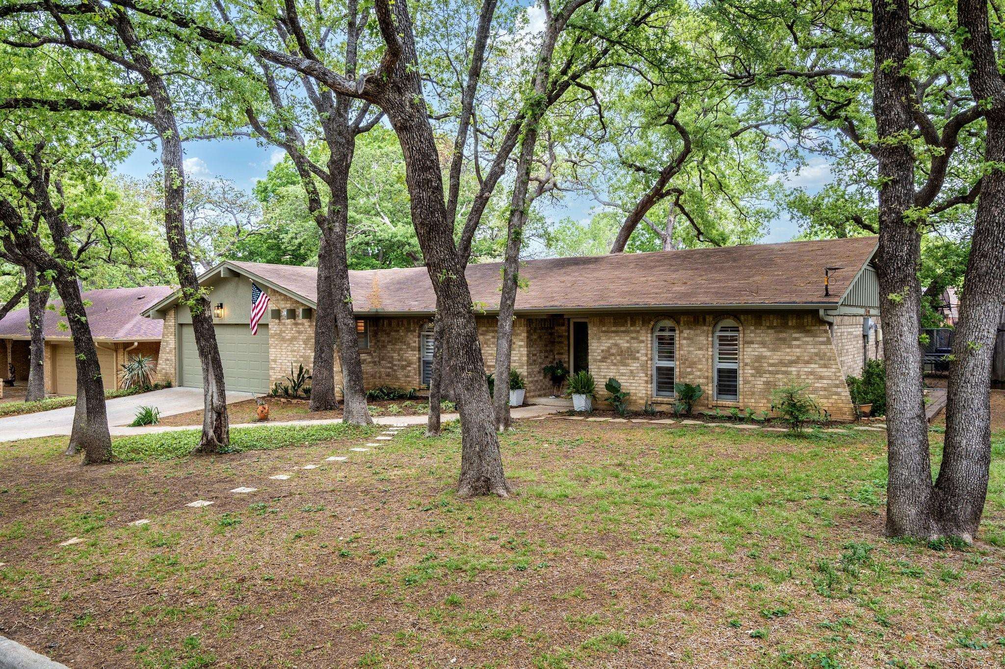 Grapevine, TX 76051,2810 Oak Forest Drive