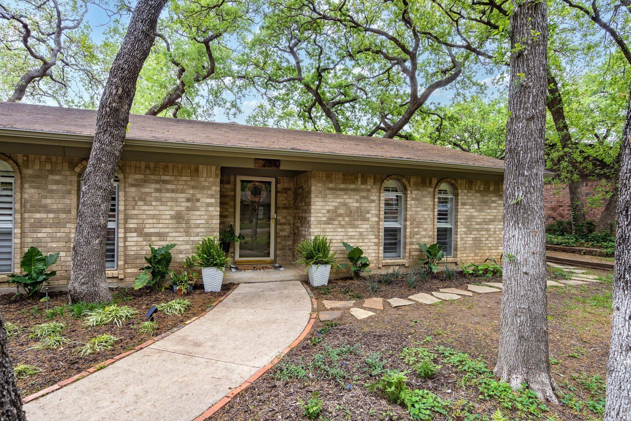 Grapevine, TX 76051,2810 Oak Forest Drive