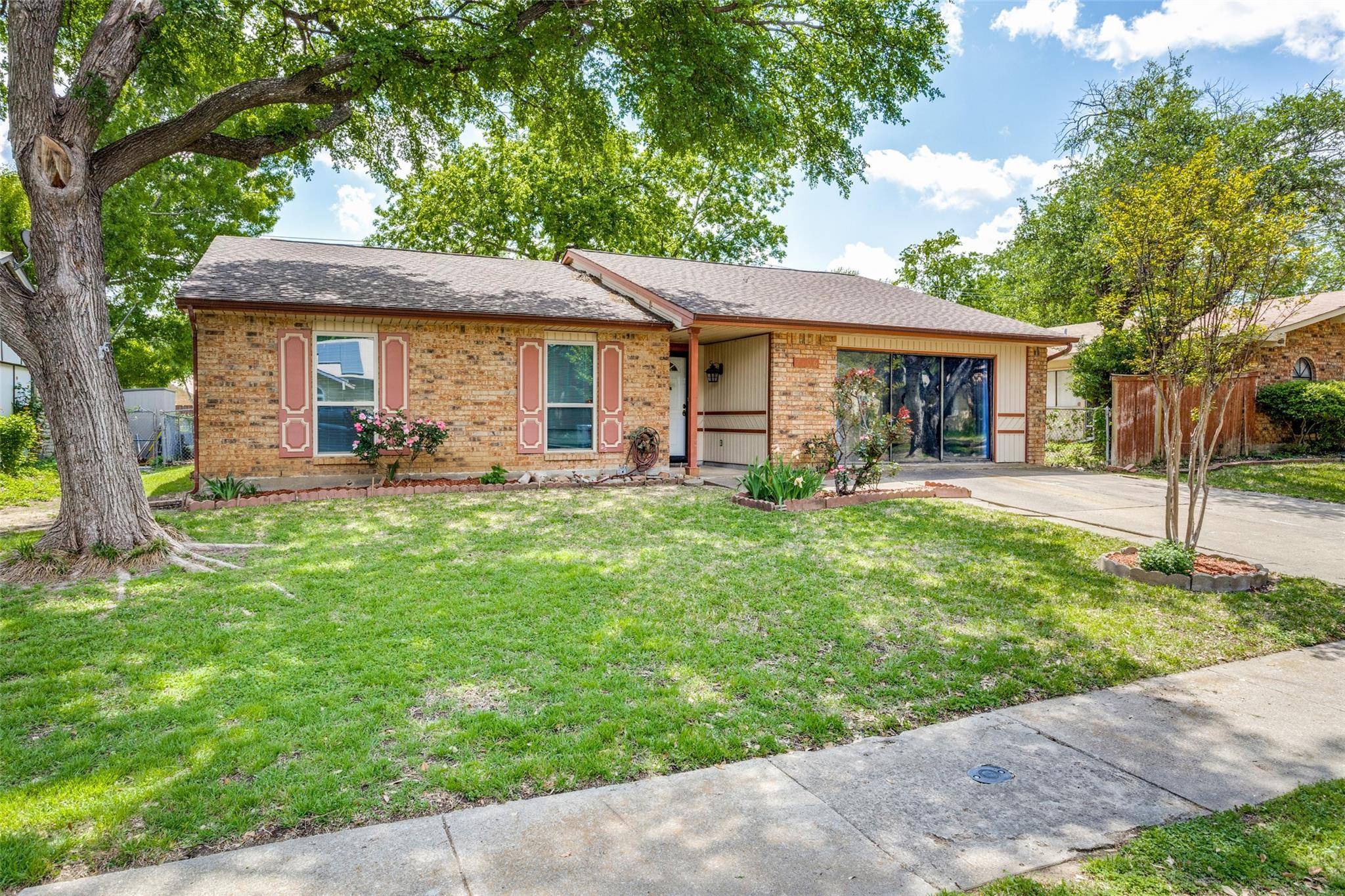 Dallas, TX 75249,7106 Chinaberry Road