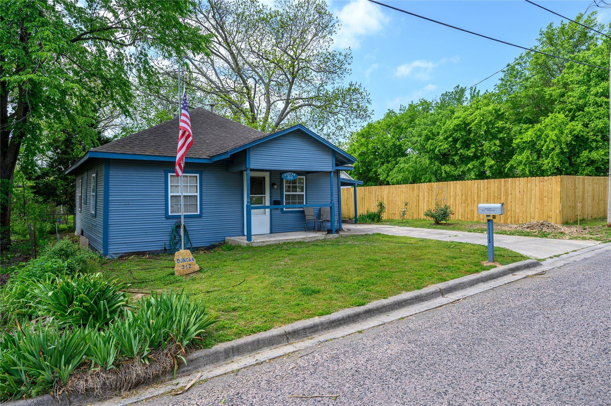 Whitesboro, TX 76273,312 Charter Street