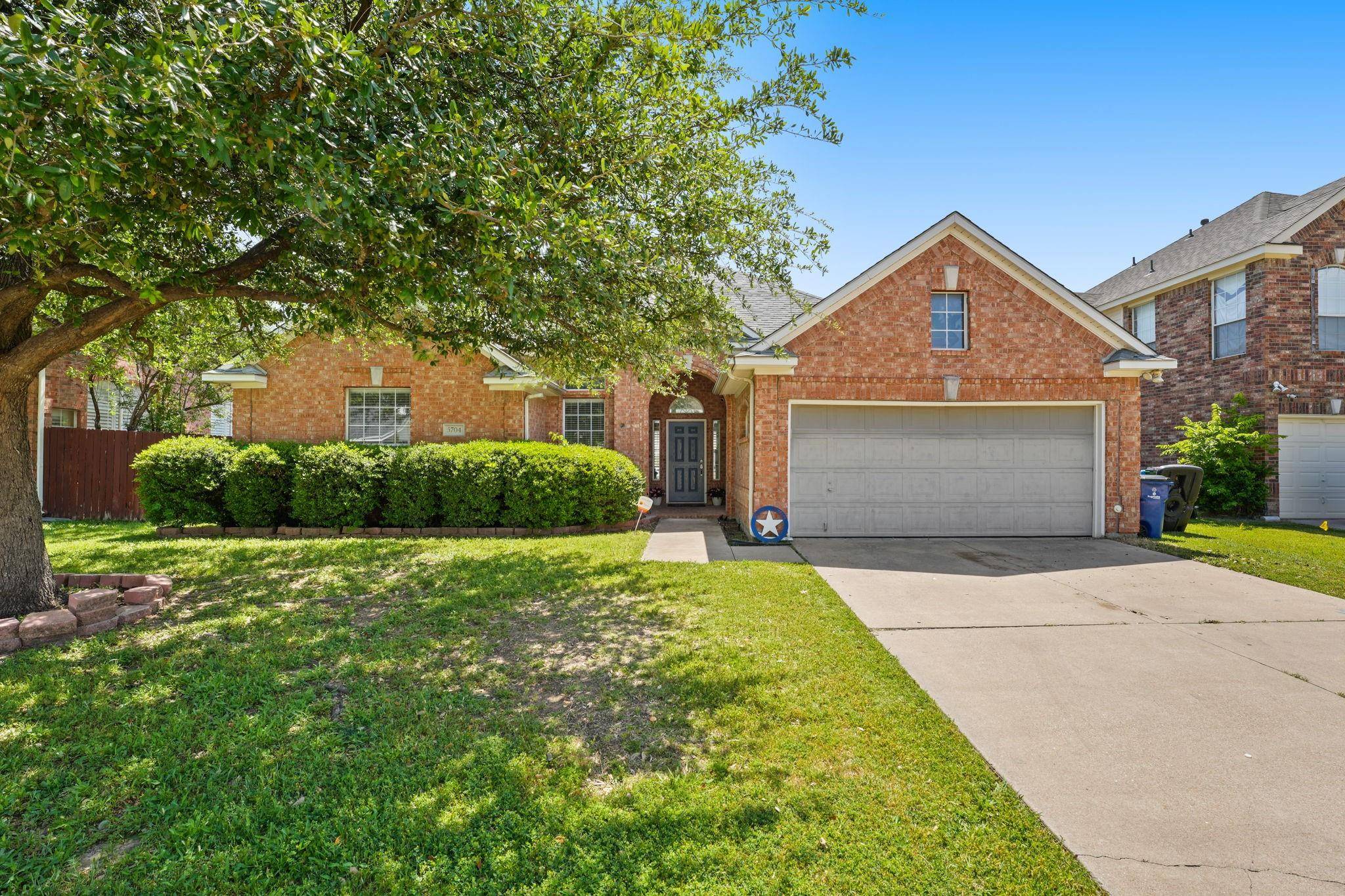 Haltom City, TX 76137,5704 Oakmont Lane