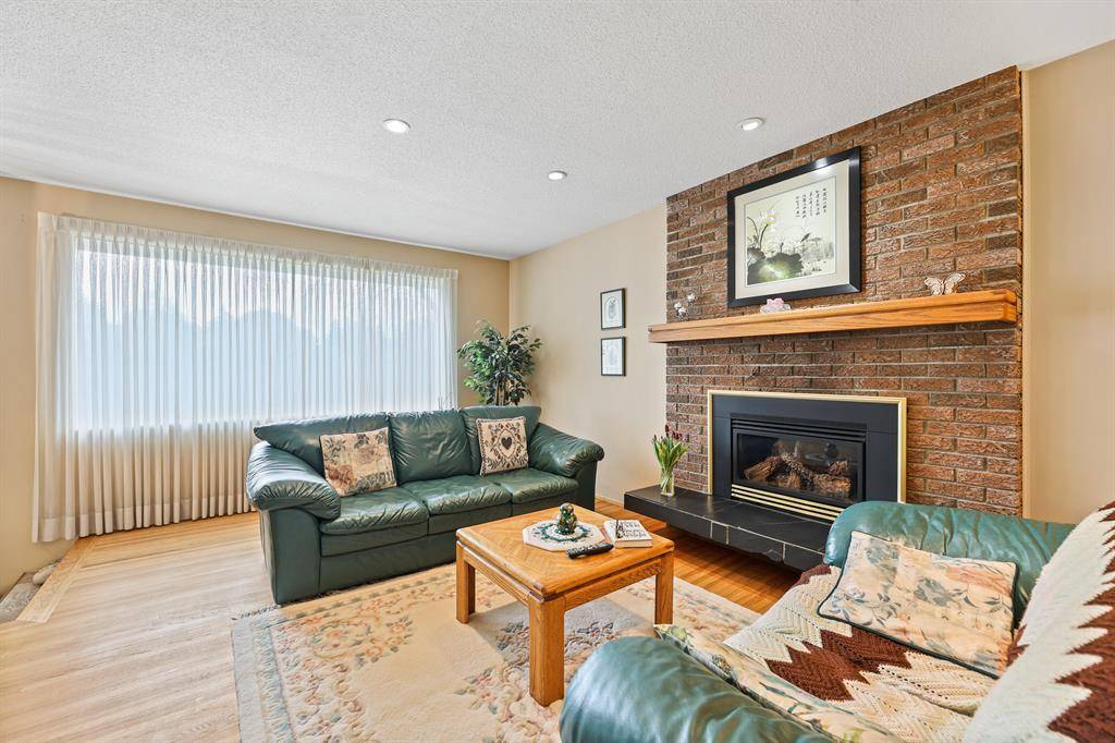 Calgary, AB T3A 1M5,6304 Dalbeattie HL NW