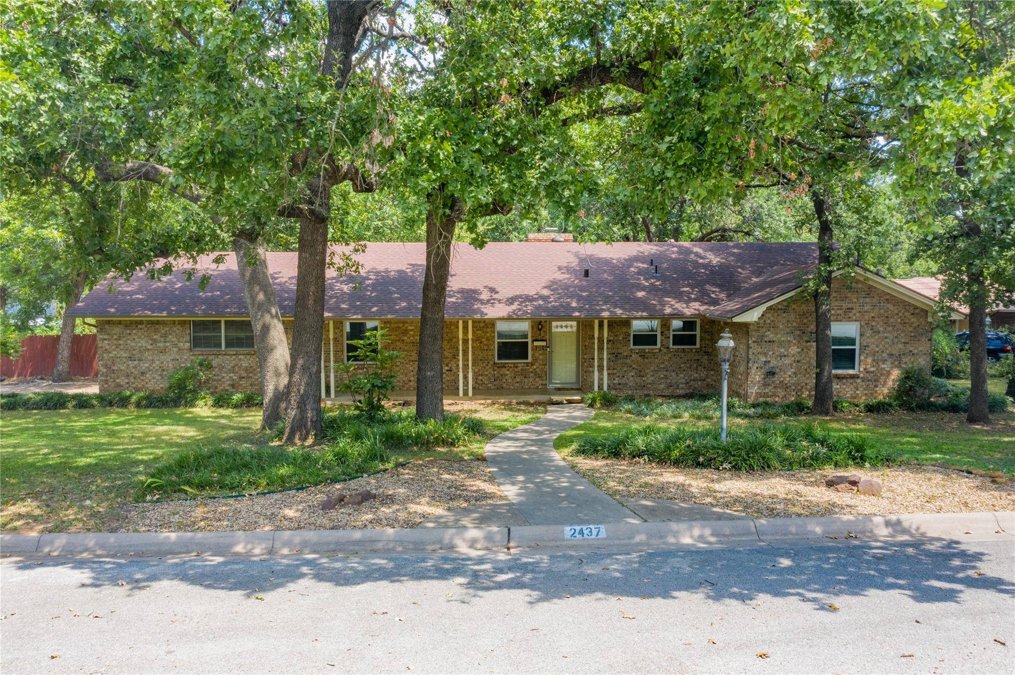 Denton, TX 76209,2437 Kayewood Drive