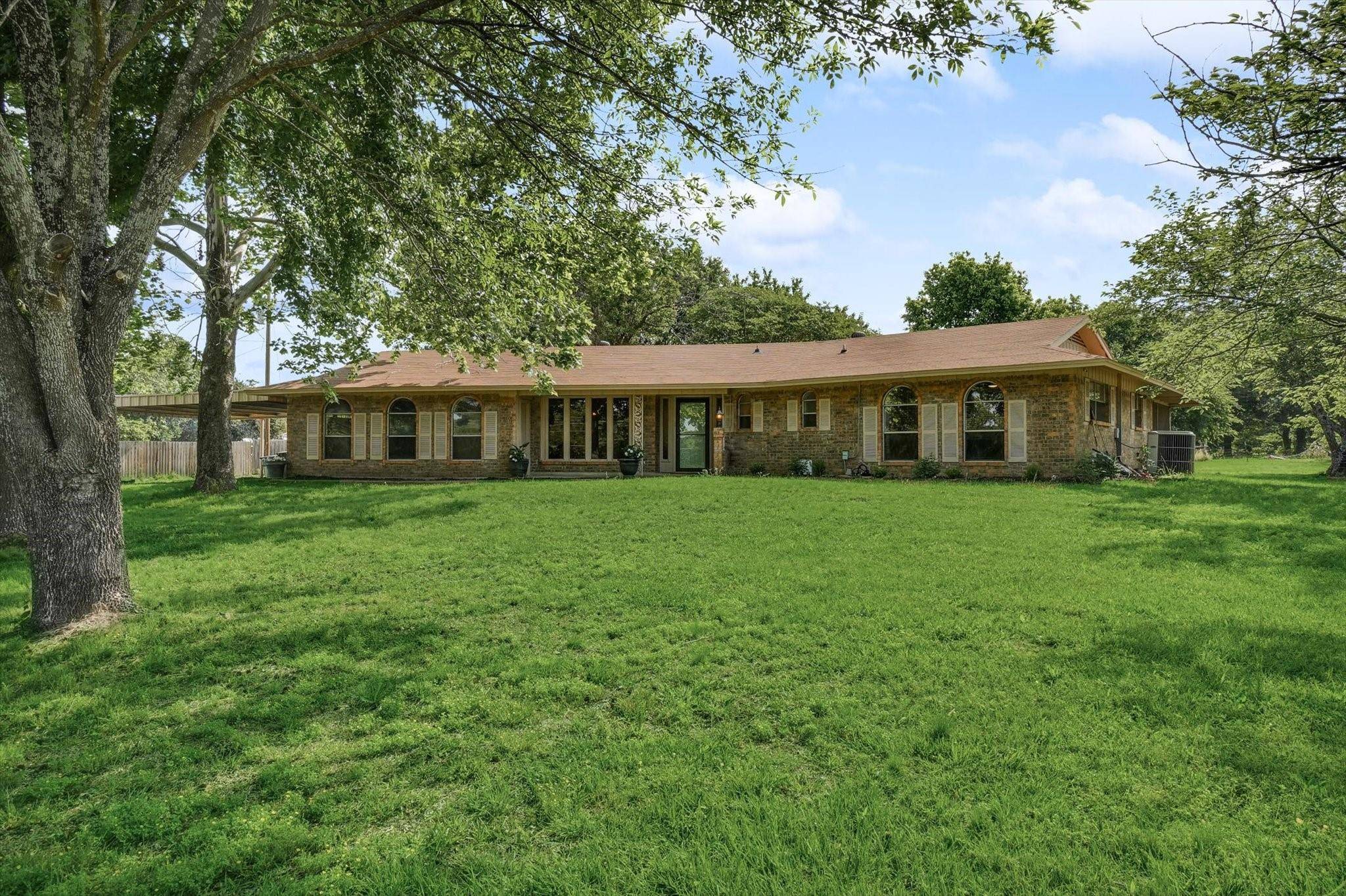 Kemp, TX 75143,935 Pritchett Lane