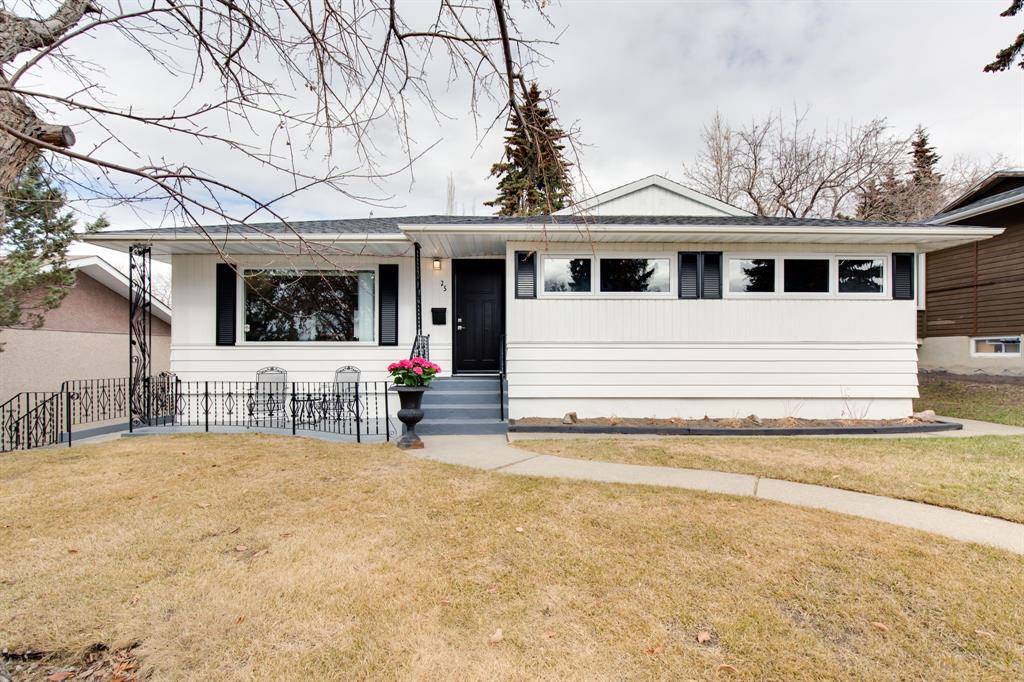 Calgary, AB T2L 0L8,25 Cawder DR NW