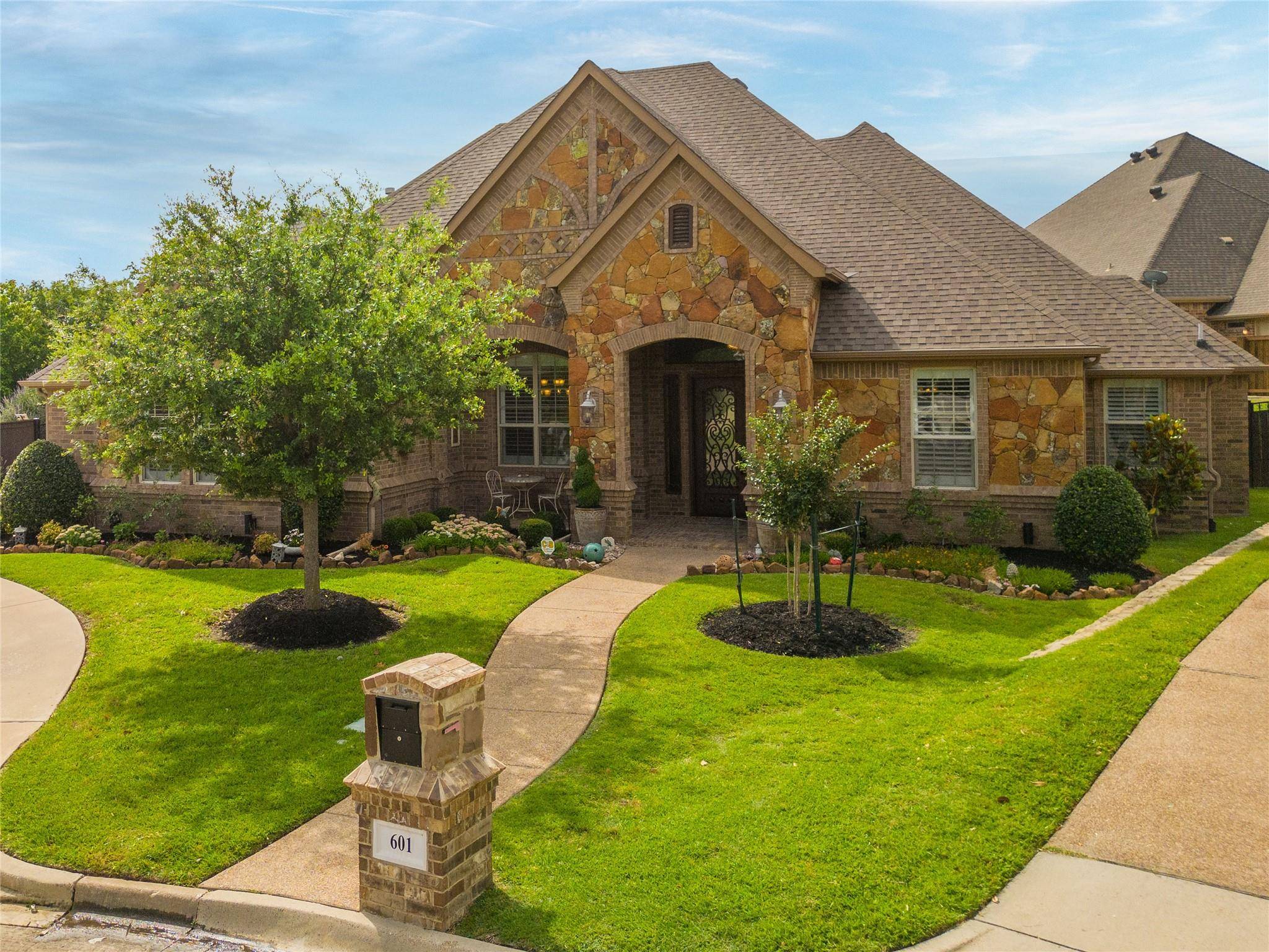 Hurst, TX 76054,601 Indian Trail