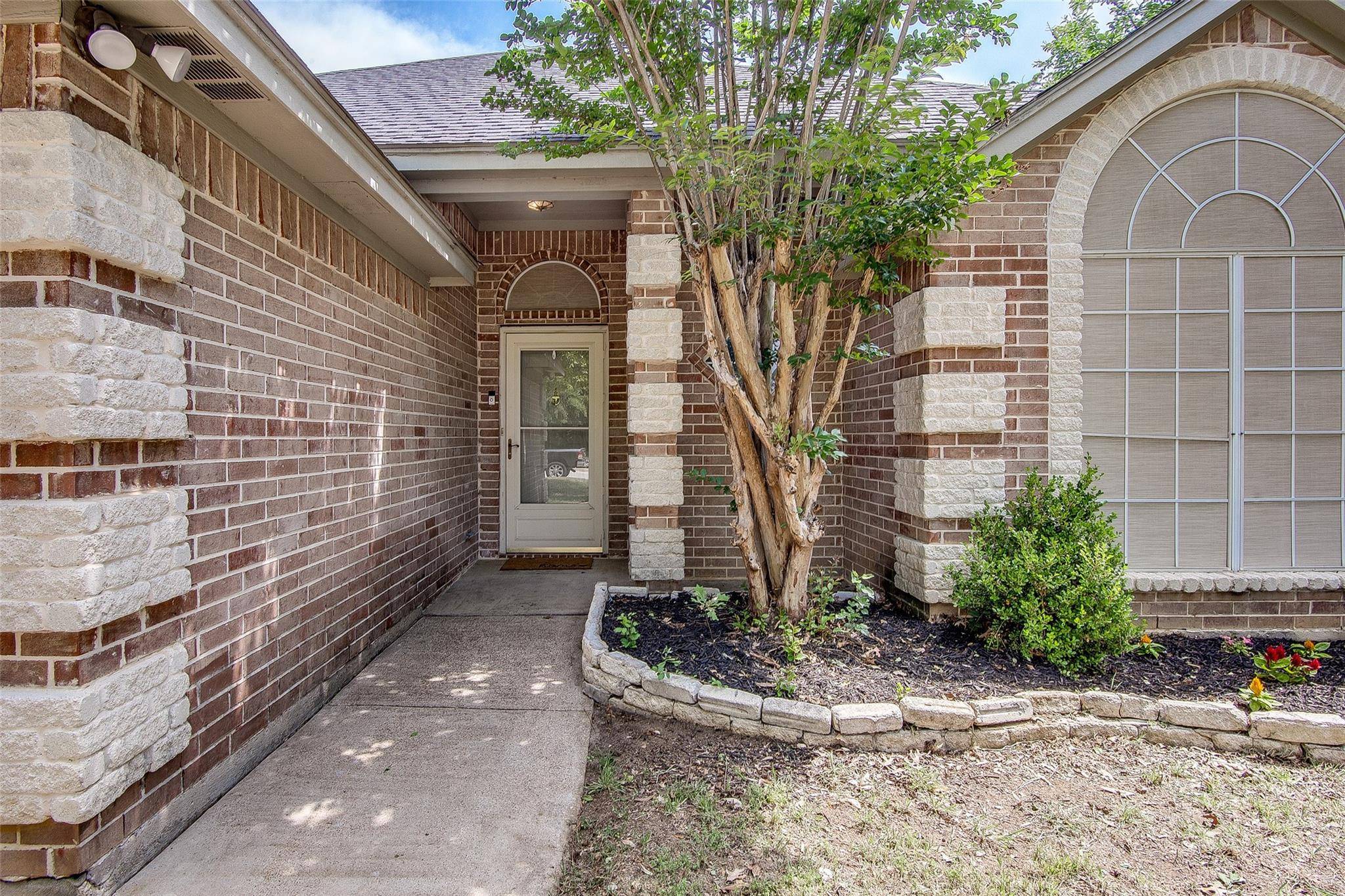 Burleson, TX 76028,858 Valley Green Court