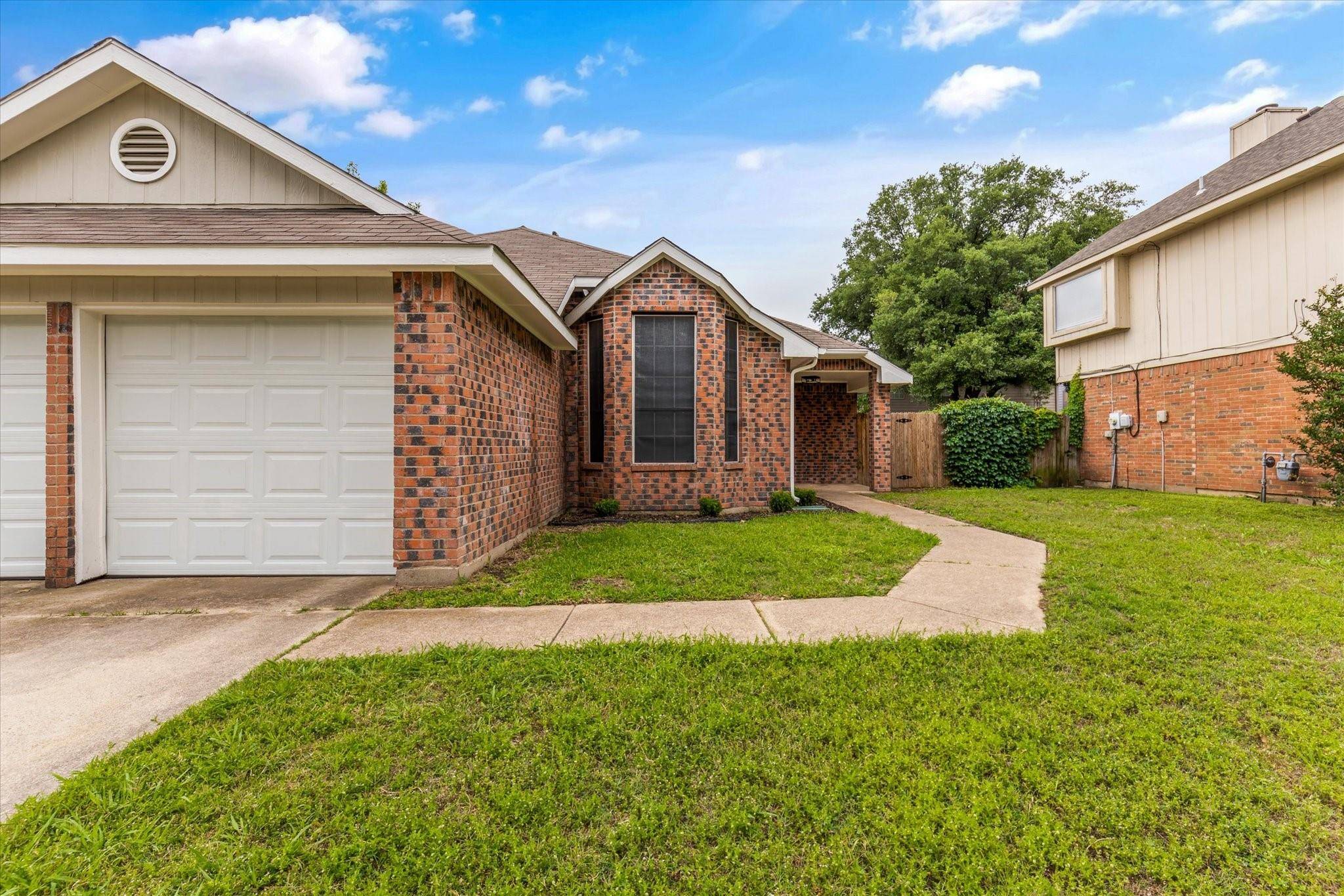 Grand Prairie, TX 75052,2813 Briar Hill Drive