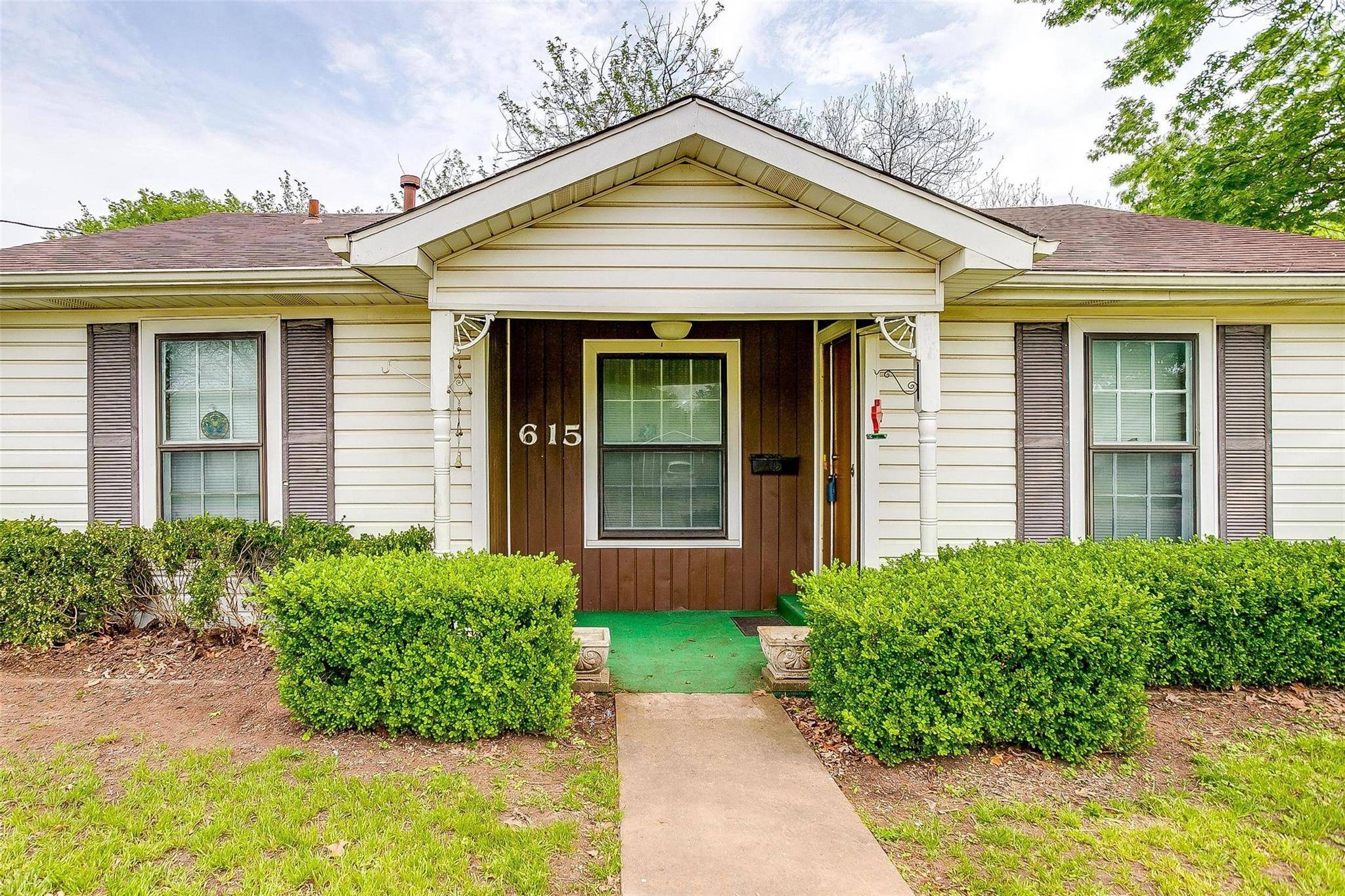 Cleburne, TX 76033,615 W Heard Street