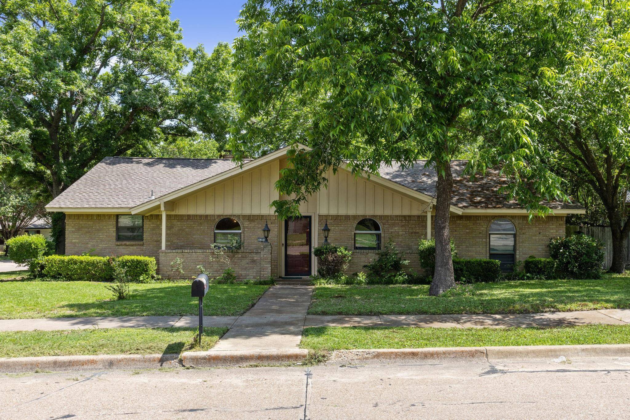 Ennis, TX 75119,1301 Sundale Street