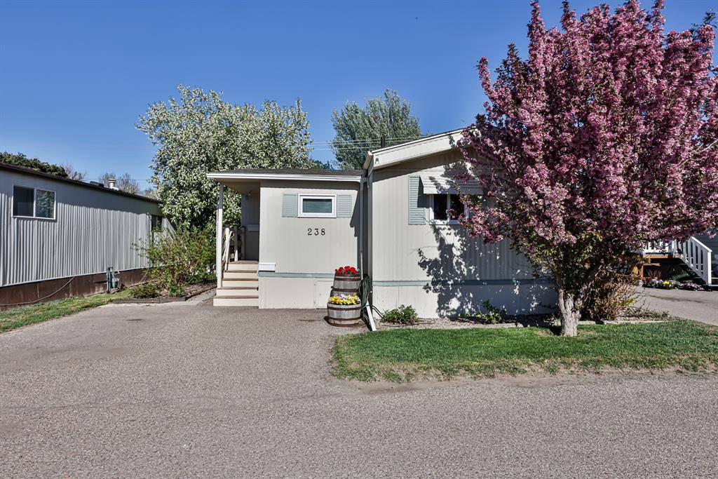 Lethbridge, AB T1H 4E8,2300 13 ST N #238