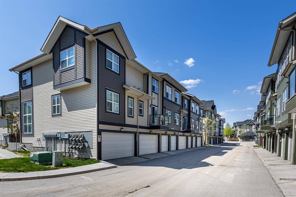 Calgary, AB T2Z 1E2,1135 Mckenzie Towne ROW SE