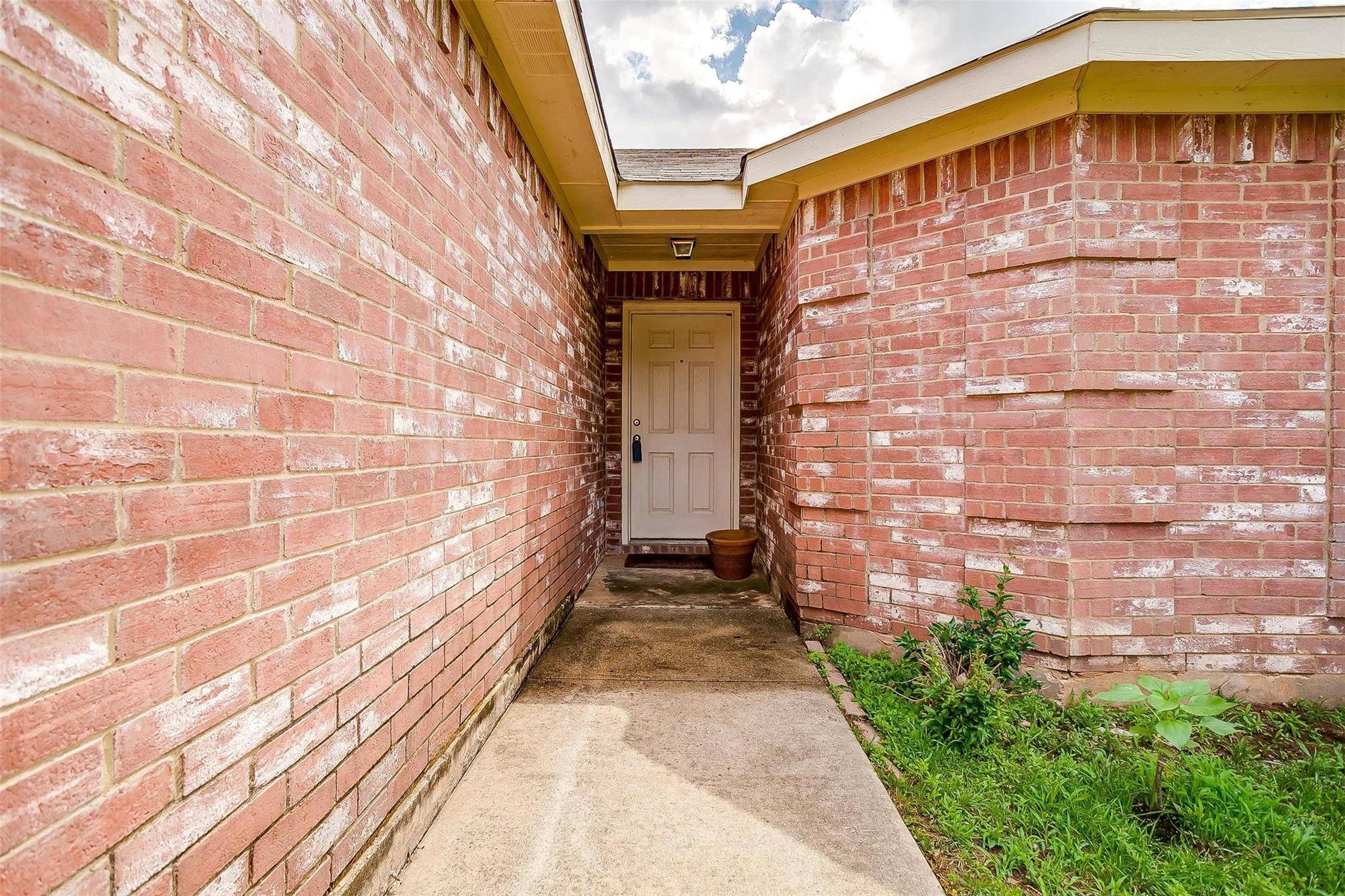 Denton, TX 76208,905 Cole Avenue