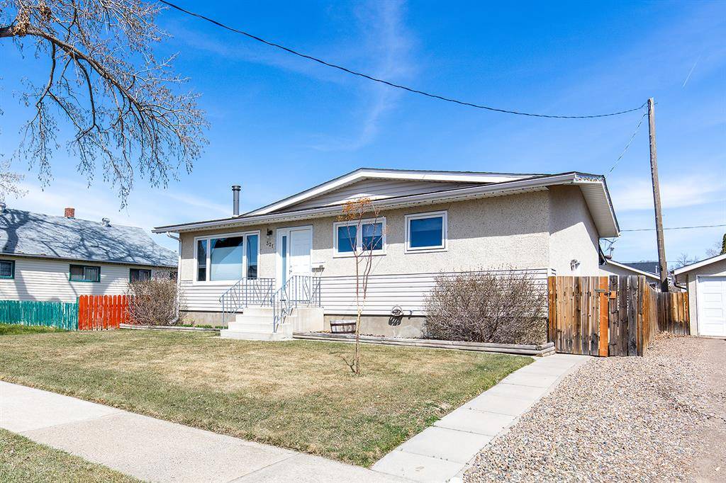 Redcliff, AB T0J 2P0,321 1st ST SW