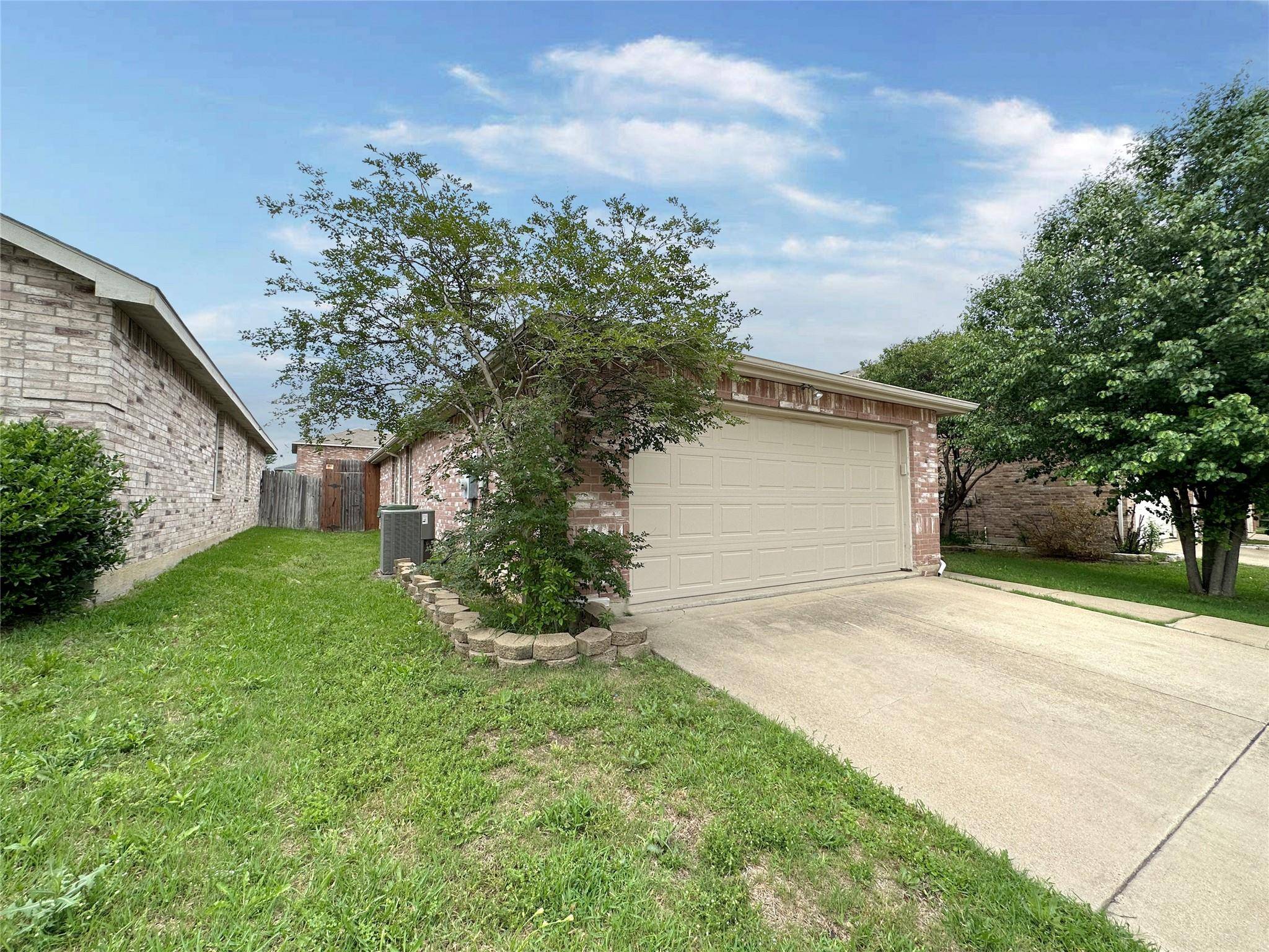 Arlington, TX 76002,609 Jagera Way