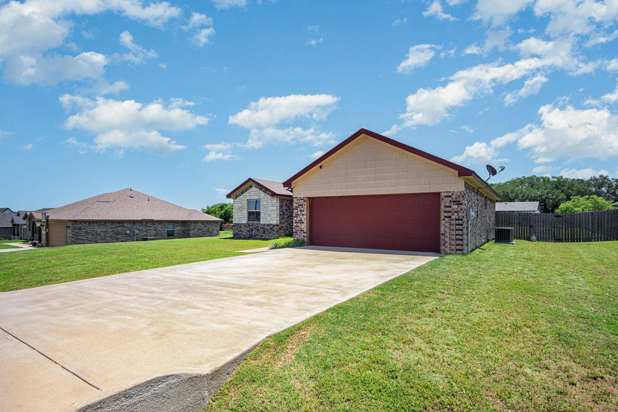 Granbury, TX 76048,1313 W Chippewa Trail