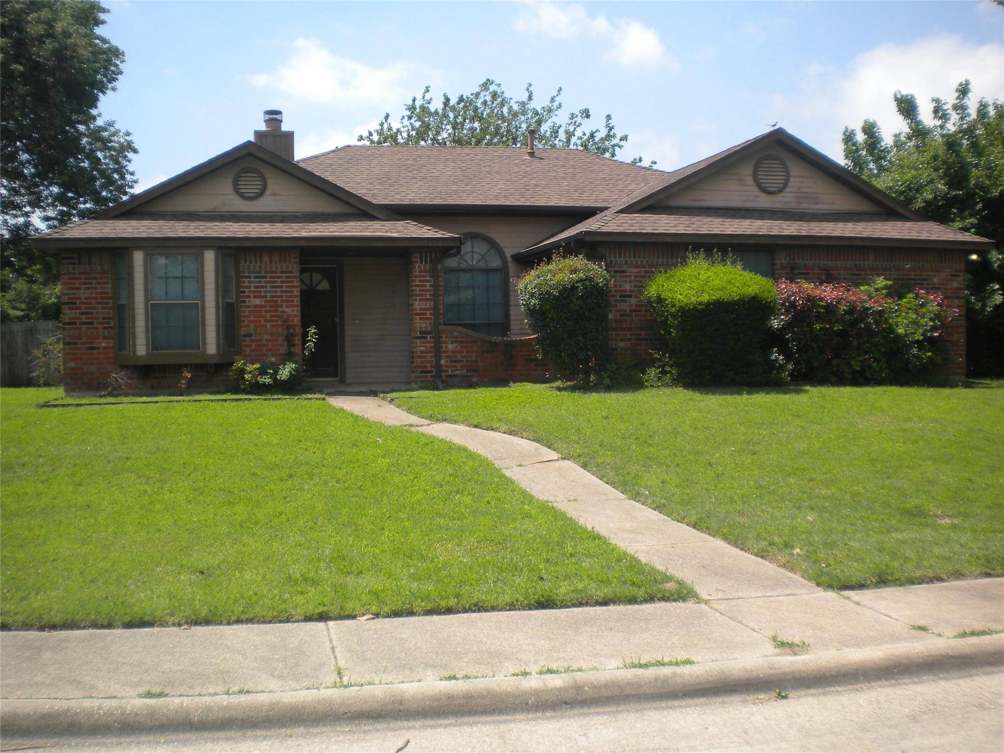 Desoto, TX 75115,1321 Essex Drive