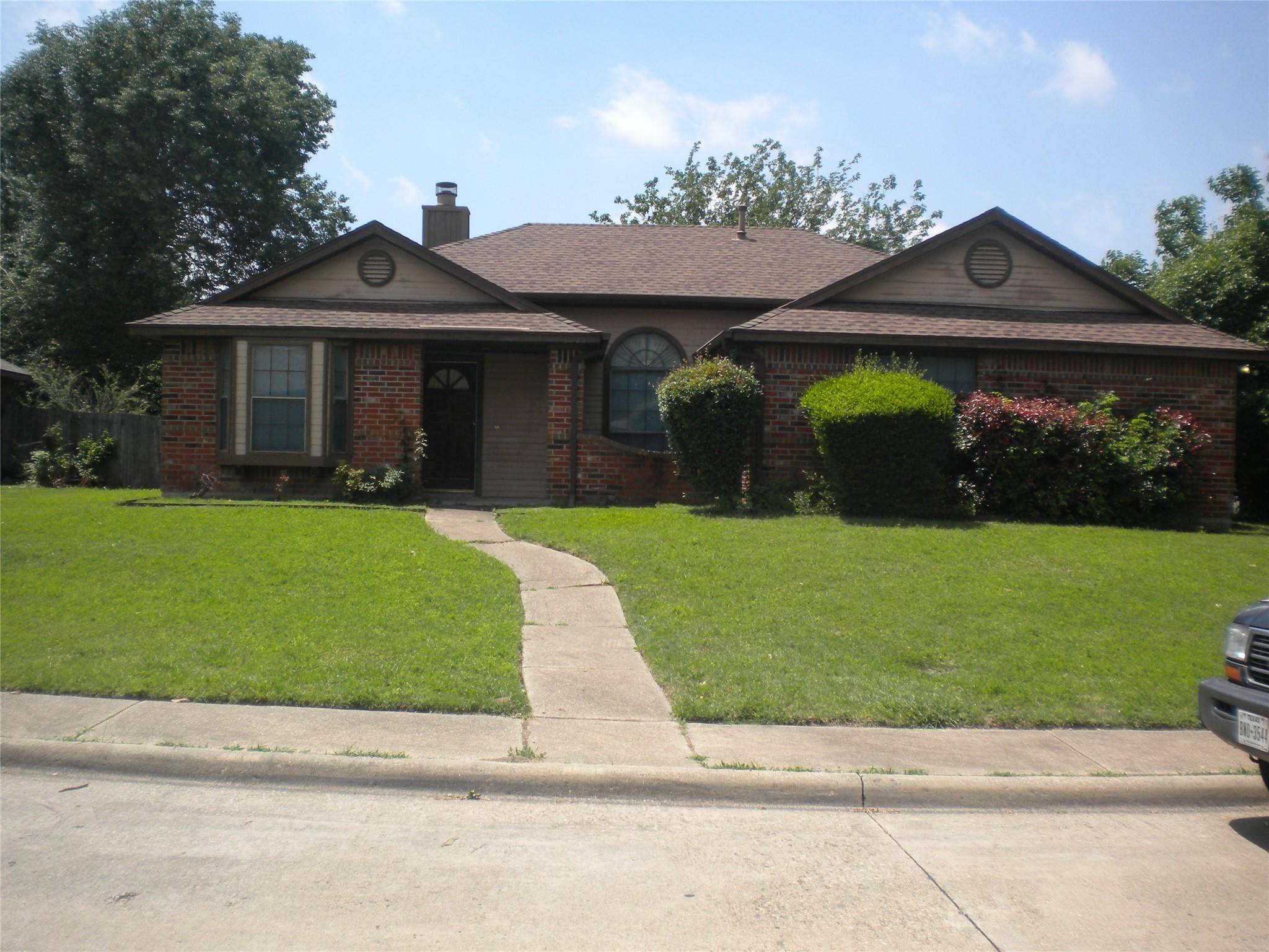 Desoto, TX 75115,1321 Essex Drive