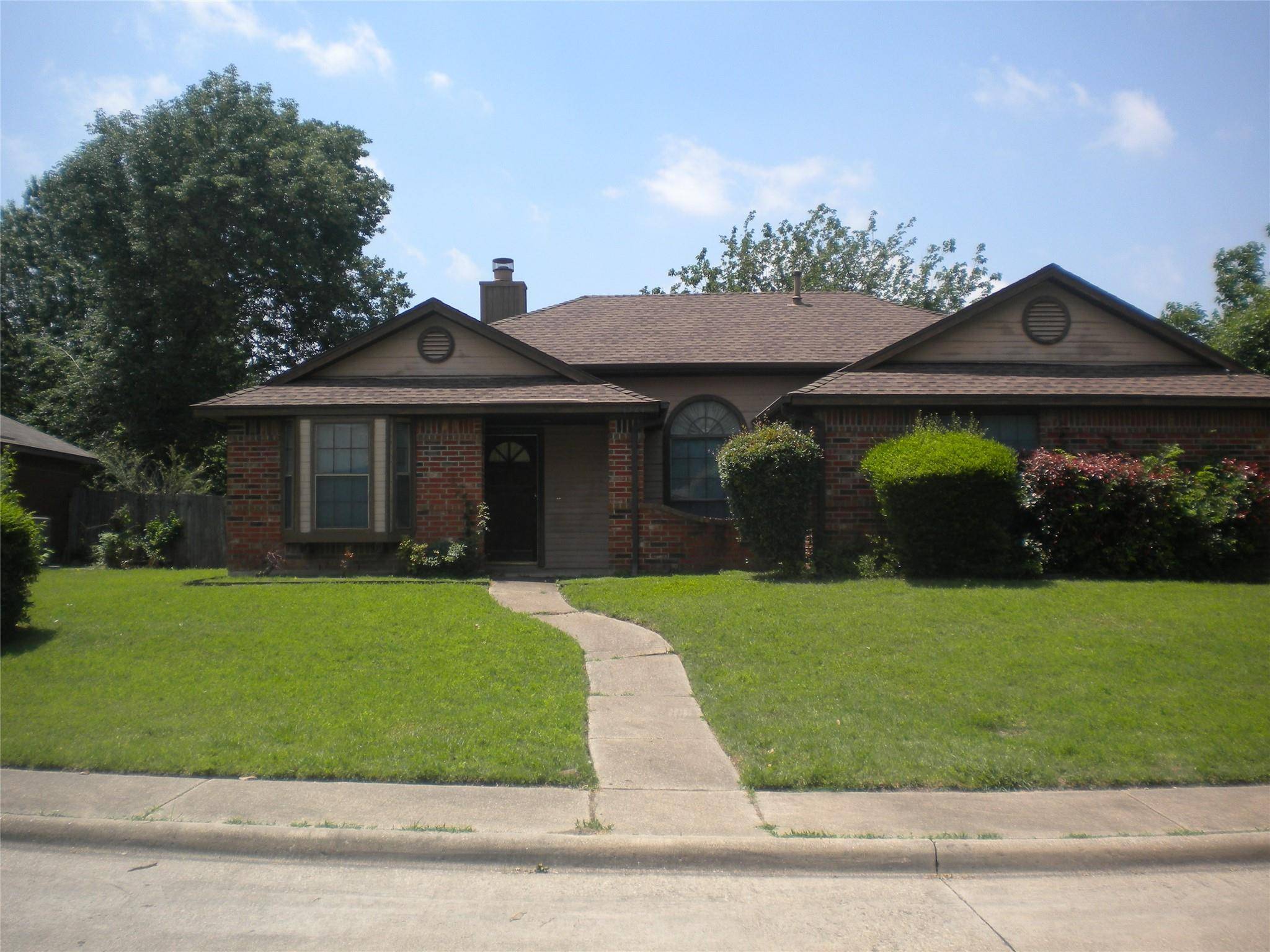 Desoto, TX 75115,1321 Essex Drive