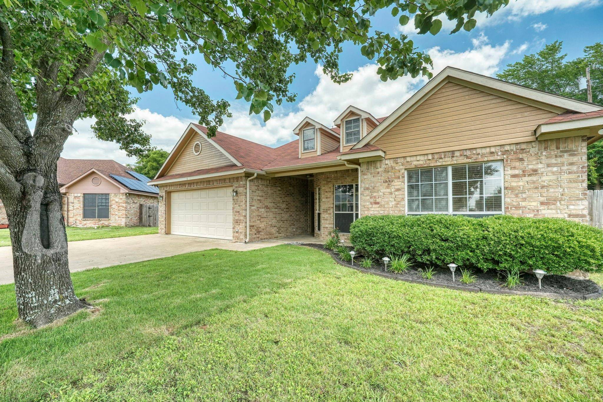 Terrell, TX 75160,122 Stonebriar Way