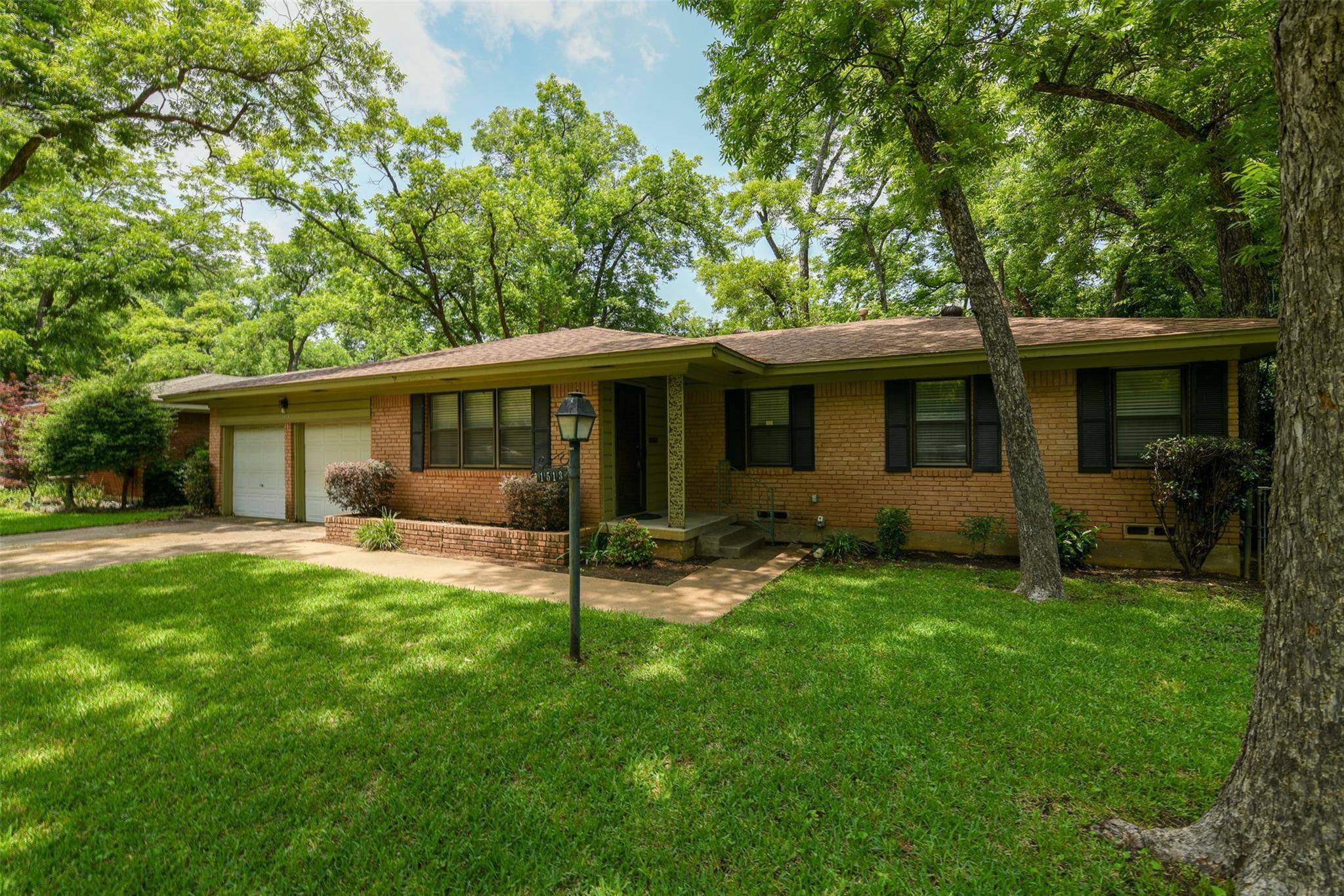 Arlington, TX 76013,1513 Larkspur Drive