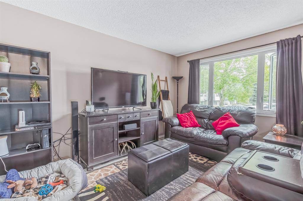 Calgary, AB T1Y 4R7,12 Templewood DR NE #14