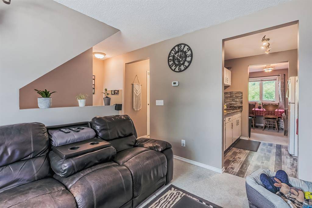 Calgary, AB T1Y 4R7,12 Templewood DR NE #14