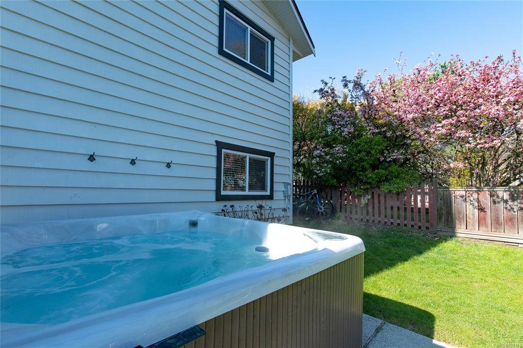 Saanich, BC V9A 2B5,388 Ker Ave