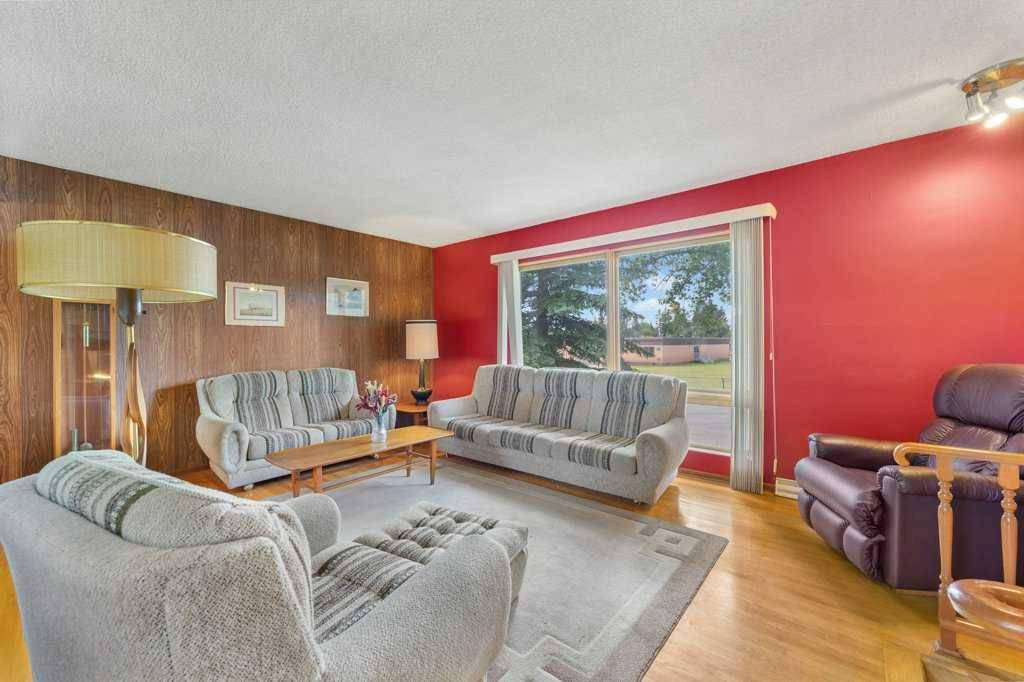 Calgary, AB T2L 1P3,4124 26 ST NW