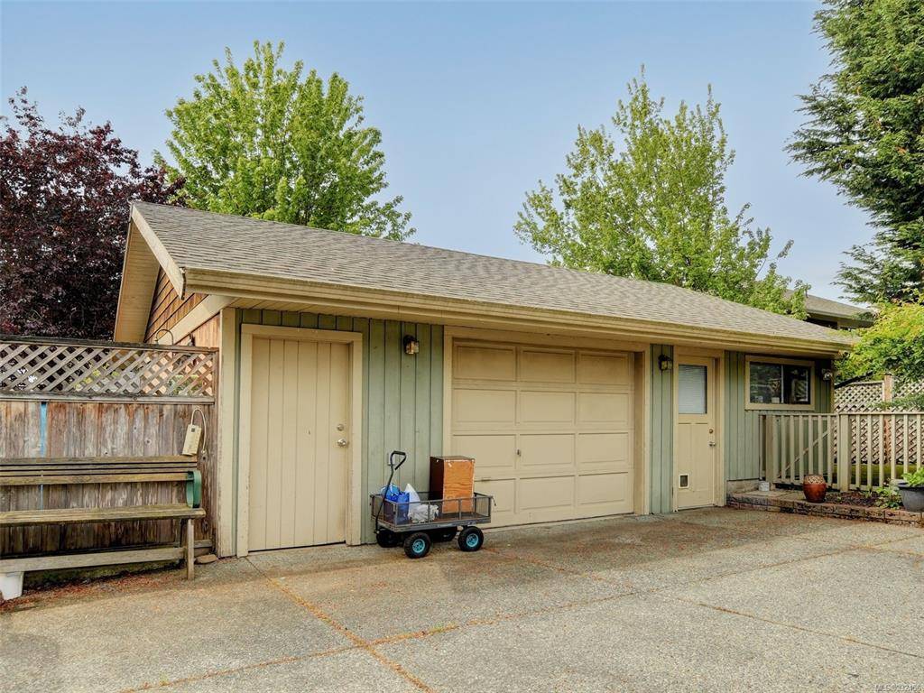 Sidney, BC V8L 1S3,2069 Brethourpark Way