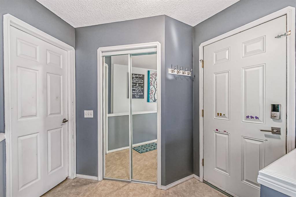 Calgary, AB T2Z2N1,159 Douglas Glen Close SE