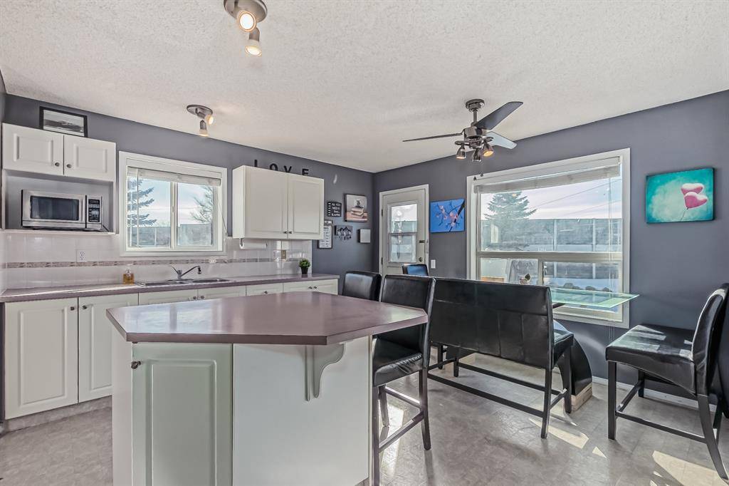 Calgary, AB T2Z2N1,159 Douglas Glen Close SE