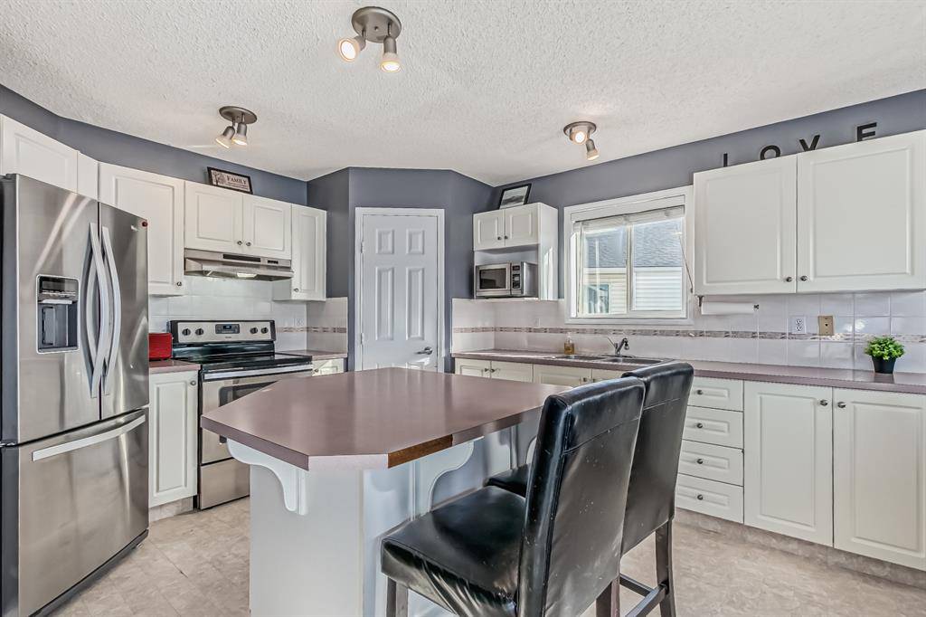 Calgary, AB T2Z2N1,159 Douglas Glen Close SE