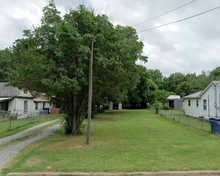 Denison, TX 75020,1046 W Collins Street