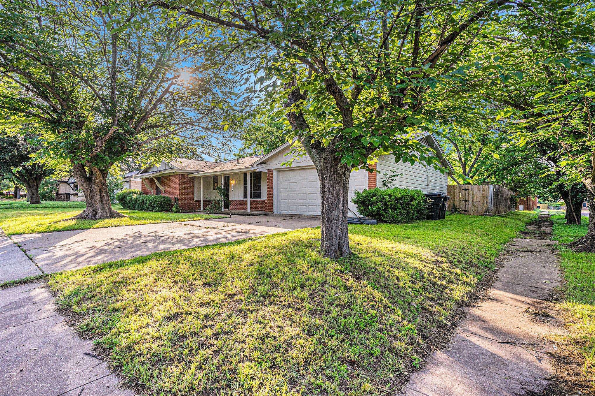 Cleburne, TX 76033,1317 Roberts Avenue