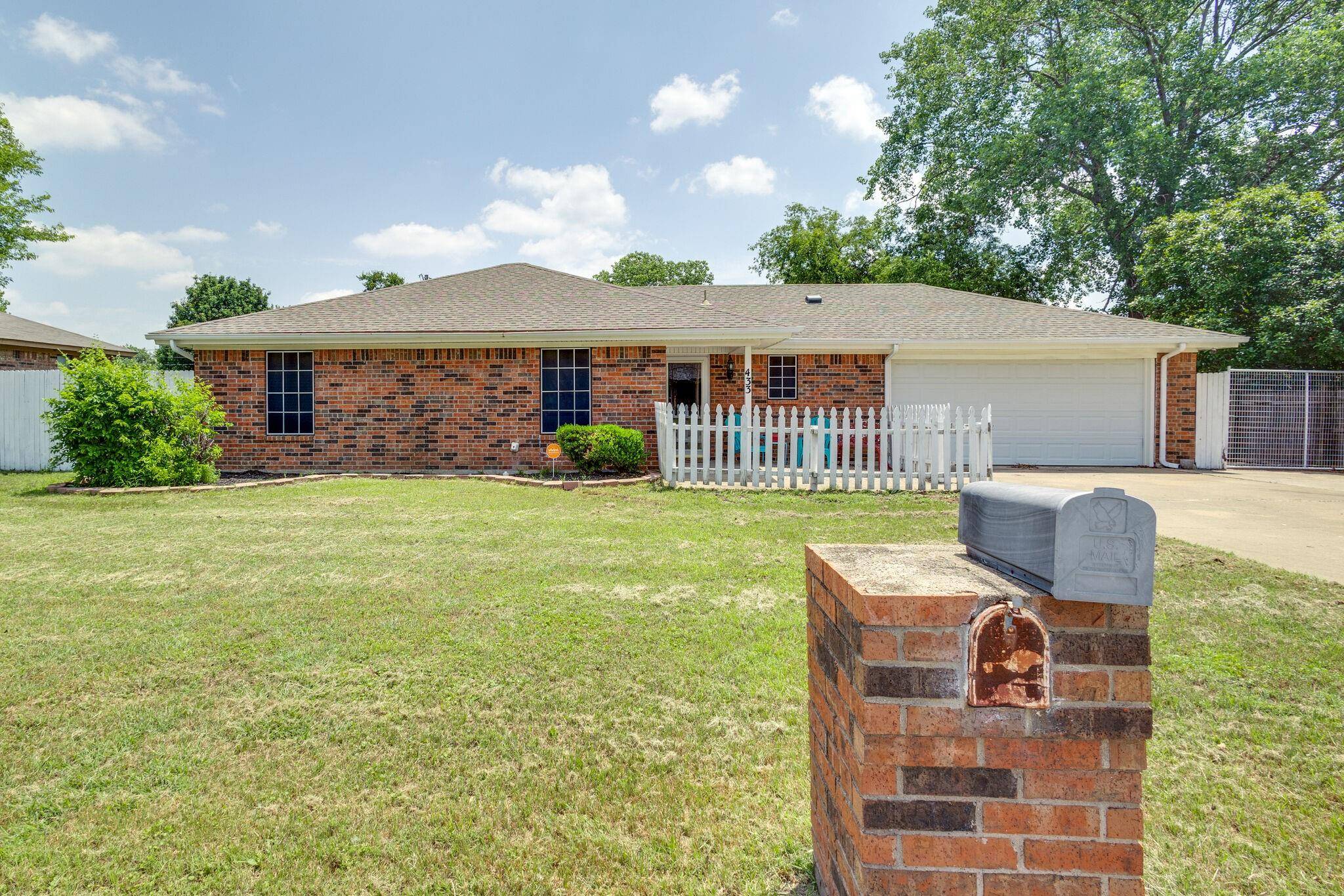 Burleson, TX 76028,433 Post Oak Lane