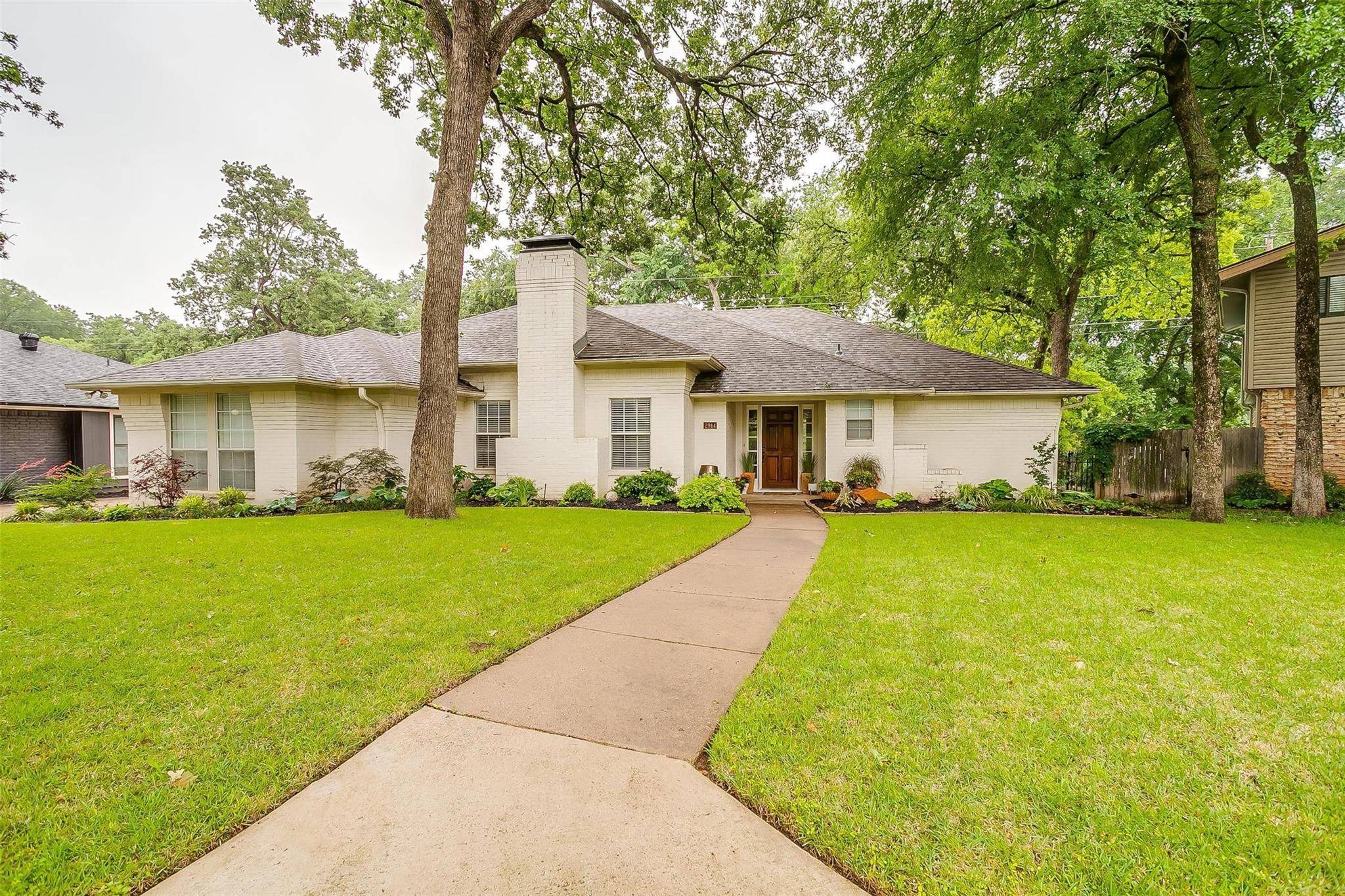 Grapevine, TX 76051,2914 S Creekwood Drive