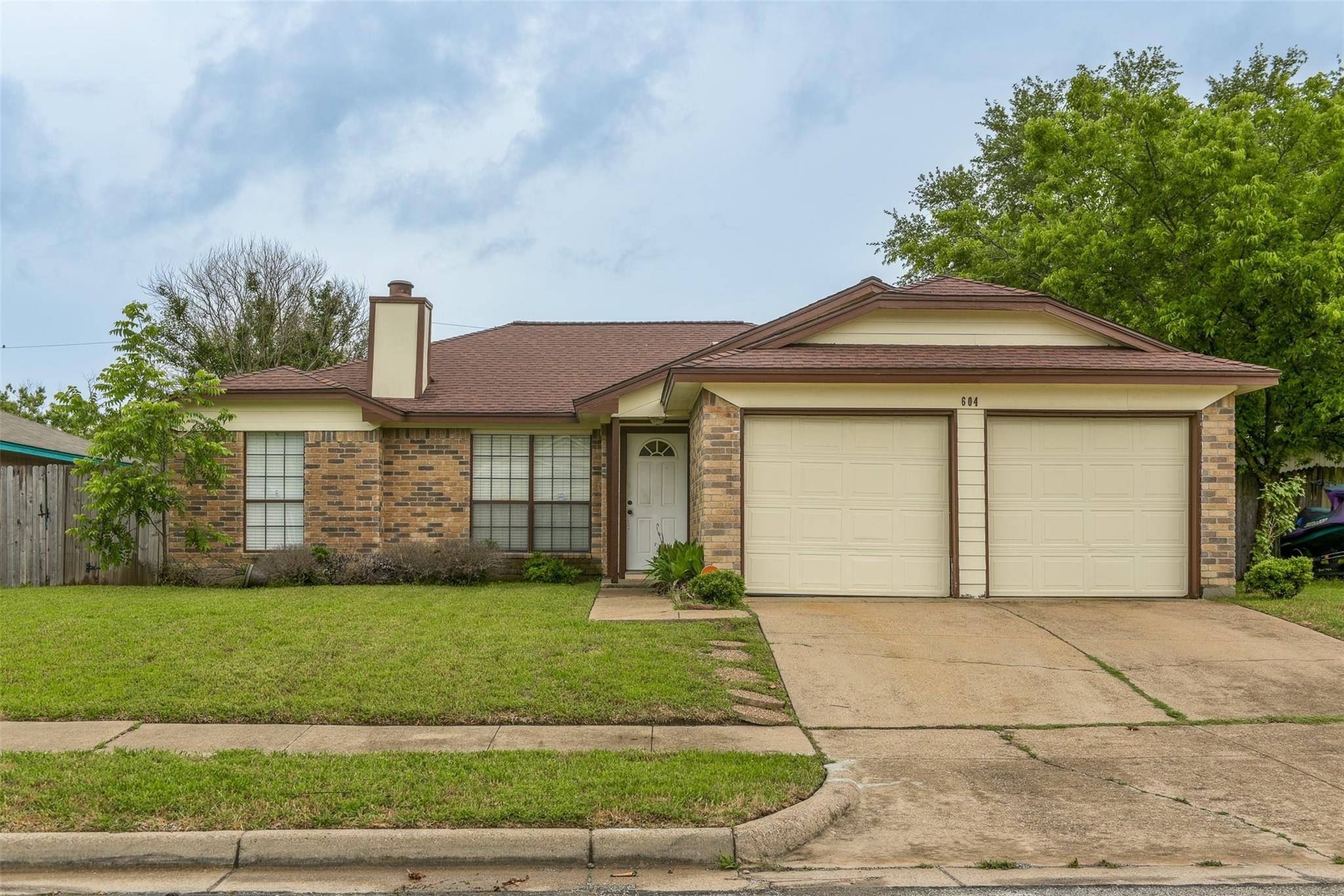 Arlington, TX 76002,604 Red Coat Lane