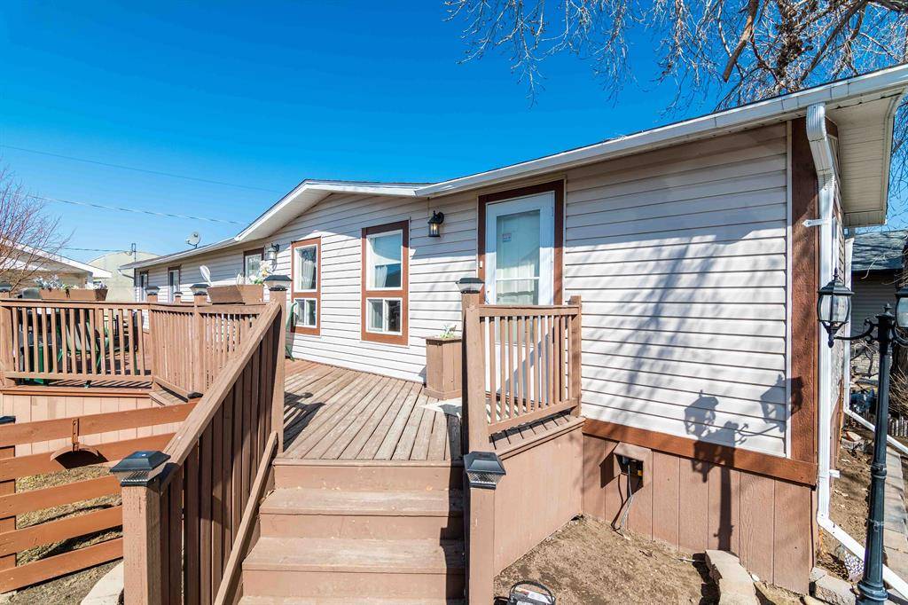 Redcliff, AB T0J2P0,13 6 ST NW