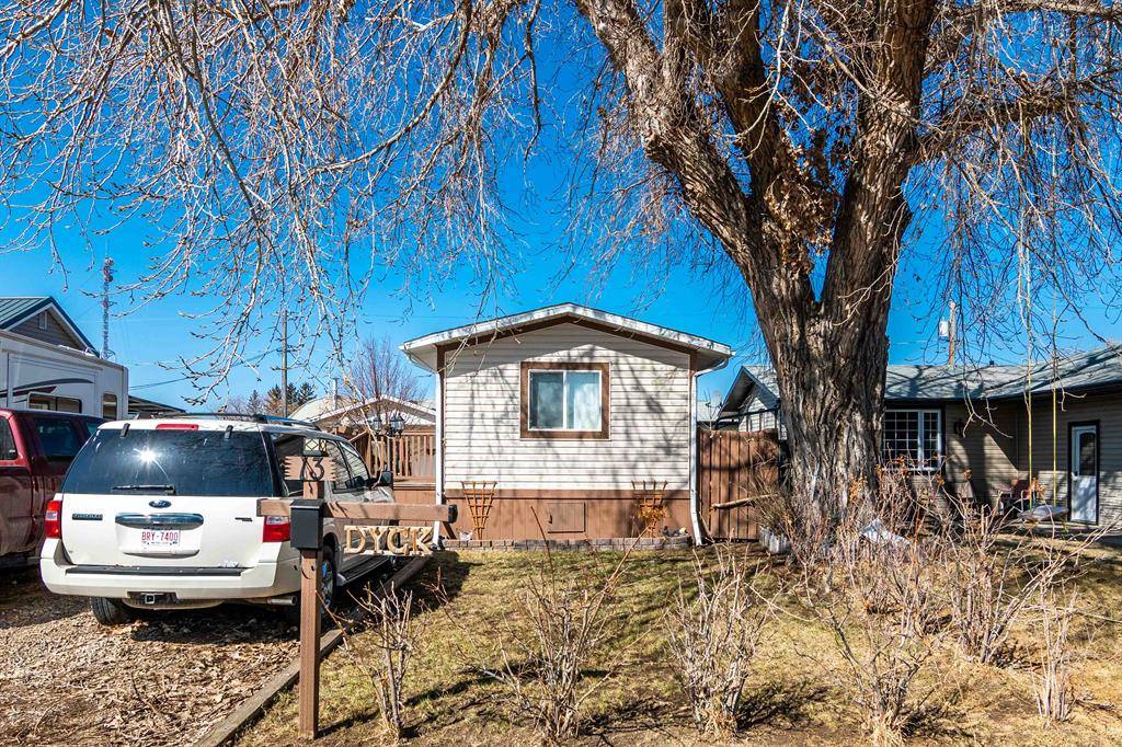 Redcliff, AB T0J2P0,13 6 ST NW