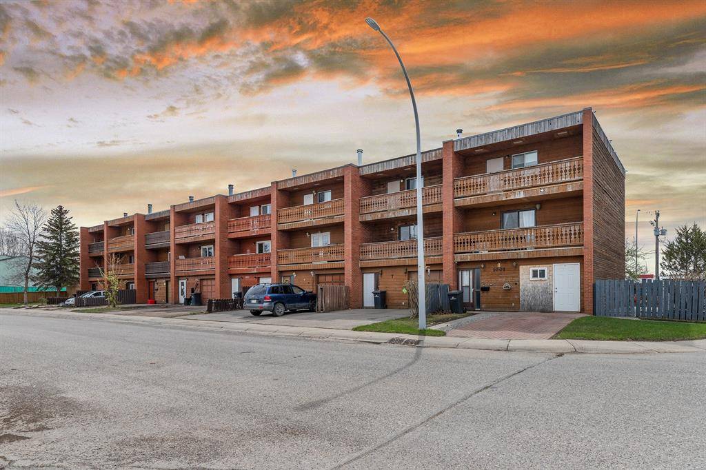 High River, AB T1V 1K6,1001 10 AVE SE #4