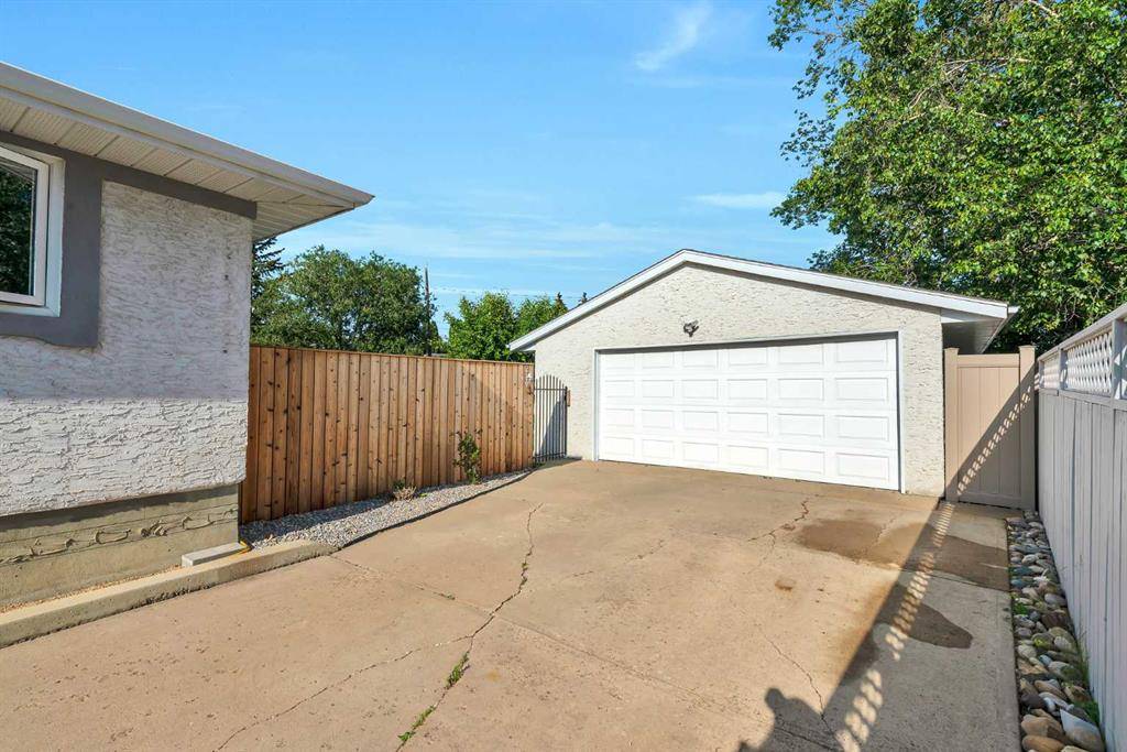 Red Deer, AB T4N 2R8,3945 35 AVE