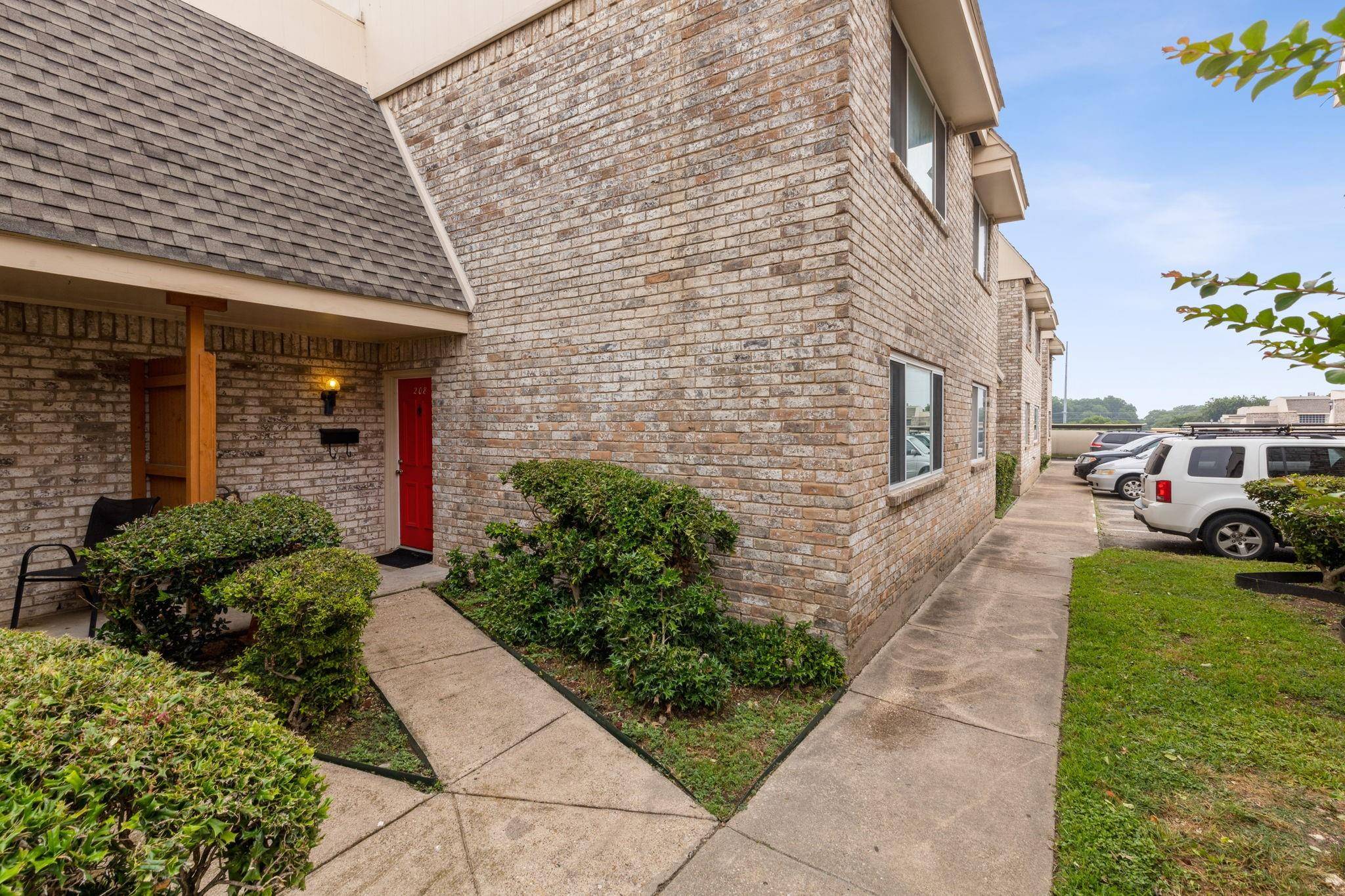 Richardson, TX 75081,208 Village North Drive