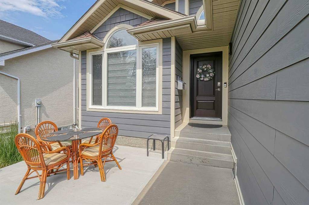 Cochrane, AB T4C 1N6,132 Gleneagles Close