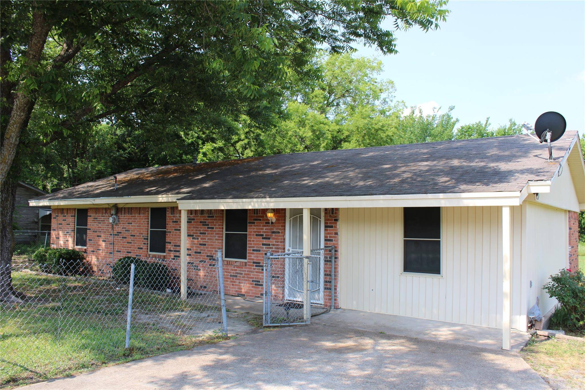 Crandall, TX 75114,409 N 1st Street