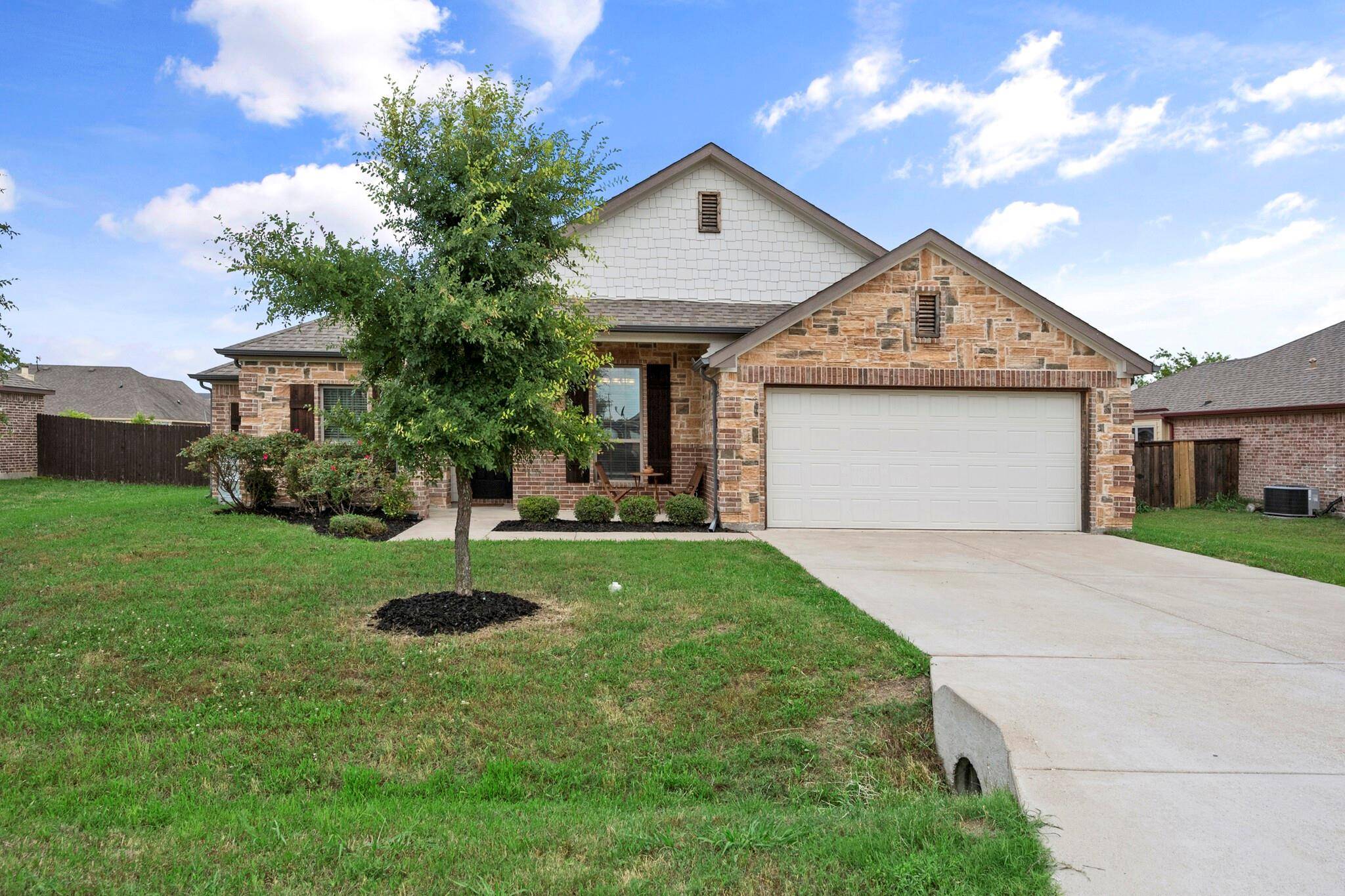 Palmer, TX 75152,104 Poinsetta Drive