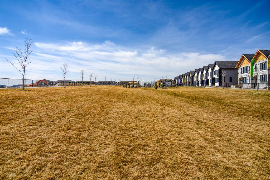 Airdrie, AB T4B 5J3,185 South Point Greenway SW