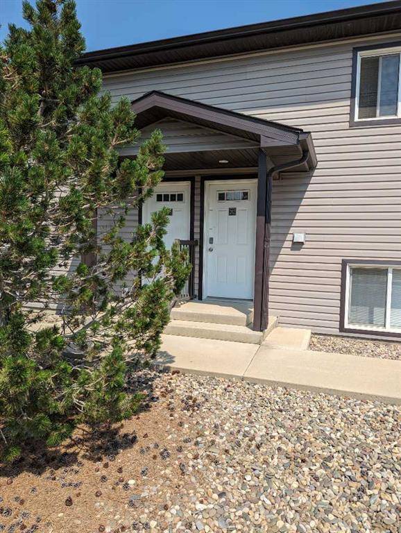 Coaldale, AB T1M 0C4,2118 18 AVE #202