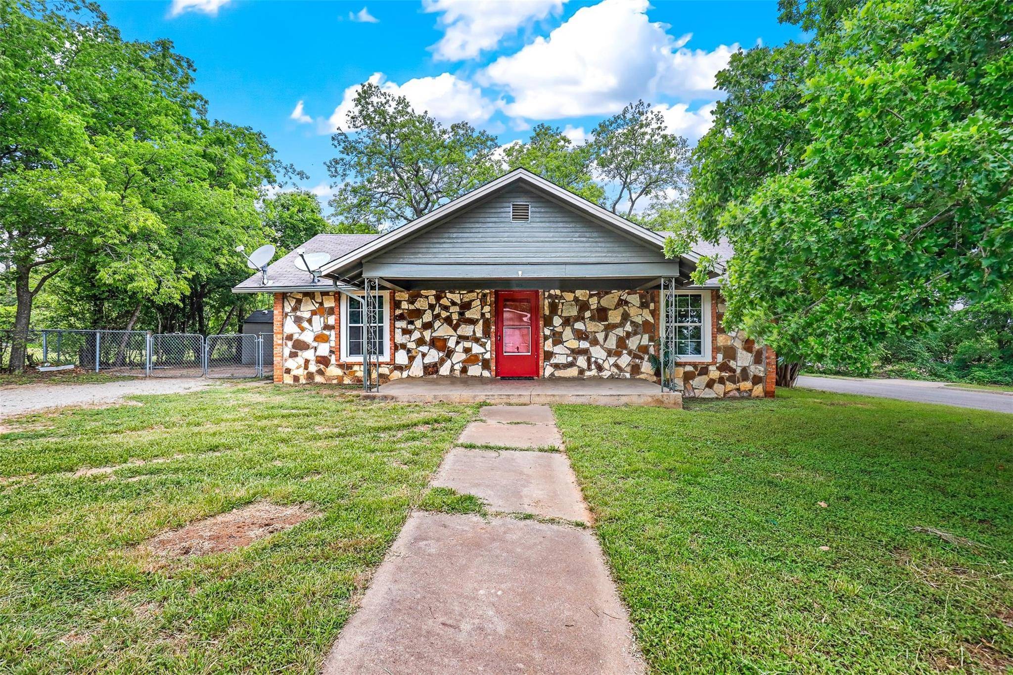 Keene, TX 76031,116 E 2nd Street