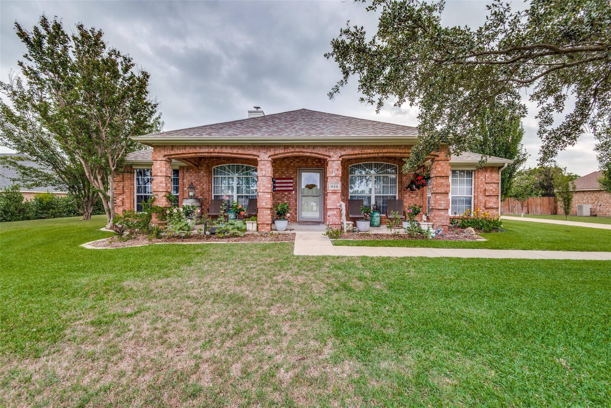 Waxahachie, TX 75167,920 Mason Lane